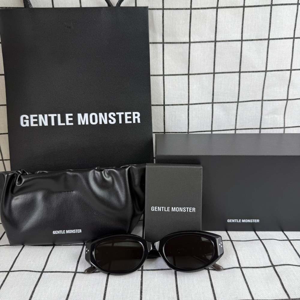 Nwt Gentle Monster Oval Sunglasses In Black